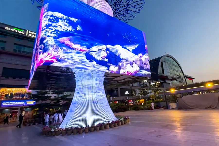 Outdoor 3D anamorphic LED advertising screen in Saket Delhi shopping district